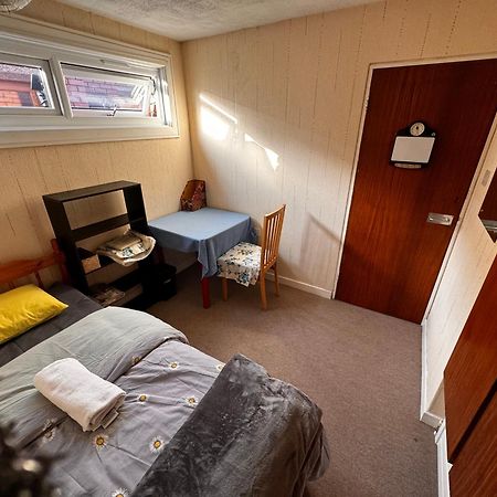 Double Room Best Location Near Shopping Center & Free Parking Coventry Ngoại thất bức ảnh